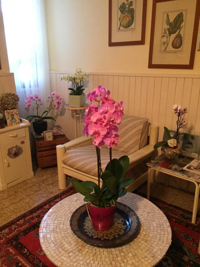 B & B Da Giusy Corte Franca Bagian luar foto