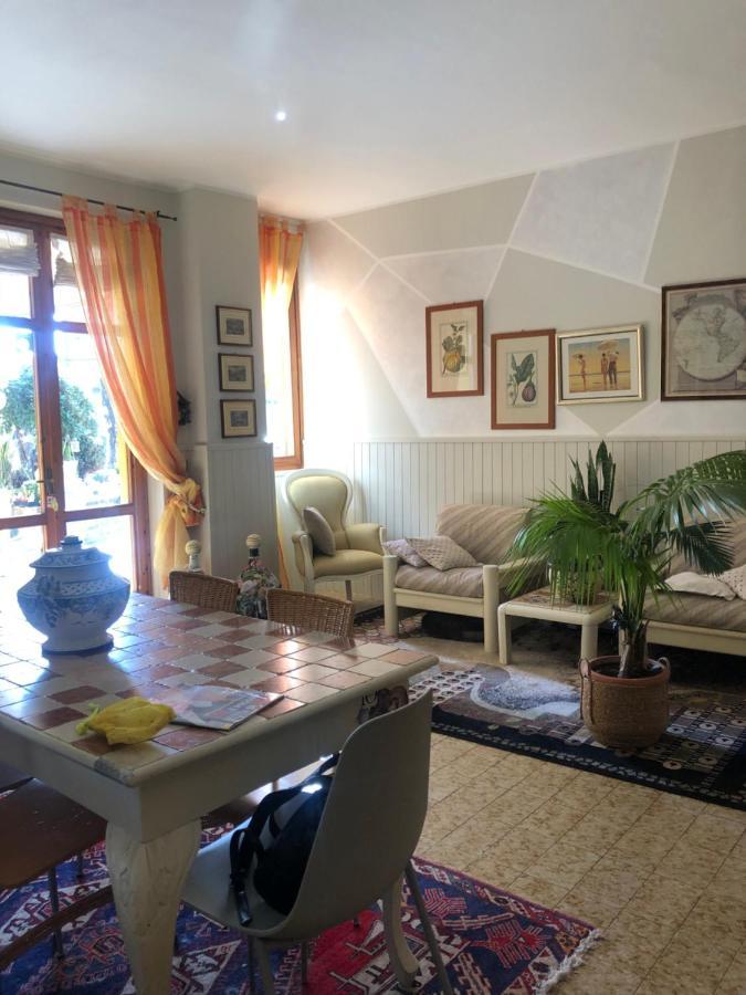 B & B Da Giusy Corte Franca Bagian luar foto